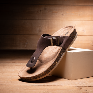 Woody finger slipper