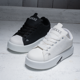 AJEKKE Sneakers