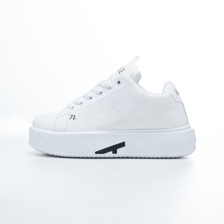 AJEKKE Sneakers